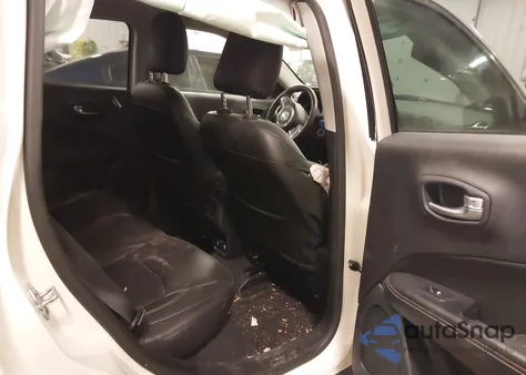 2018 Jeep Compass Latitude 4X4 из США, поврежденный, VIN 3C4NJDBB9JT282961